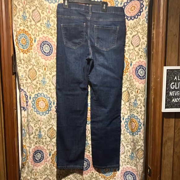 Women’s Time and Tru size (4-6)s mid rise straight - Picture 4 of 4